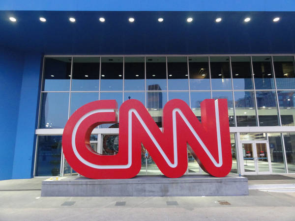 CNN planea ofrecer suscripciones digitales