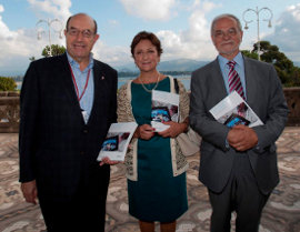 De izquierda a derecha, Salvador Ordóñez, rector de la UIMP; Mª Pilar Diezhandino, coordinadora del volumen y Javier Nadal, vicepresidente ejecutivo de Fundación Telefónica.
