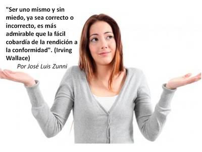 'Ser uno mismo y sin miedo, ya sea correcto o incorrecto, es más admirable que la fácil cobardía de la rendición a la conformidad' (Irving Wallace)