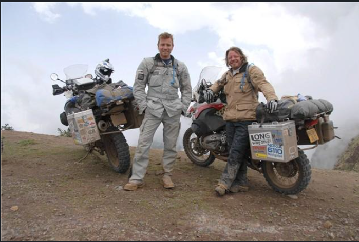 Izq. Ewan McGregor y der. Charley Boorman