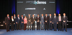 Foto de familia de la primera edición de los Premios Líderes de 'La Información.com'.