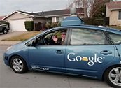 Coche autoconducido de Google circulando en California
