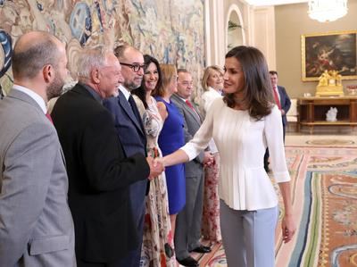 La Reina Letizia recibe a una delegación de periodistas de la AEEPP