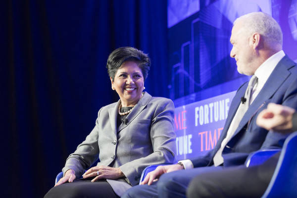 Indra Nooyi, presidenta y CEO de PepsiCo, y Jamie Dimon, presidente y CEO de JPMorgan Chase