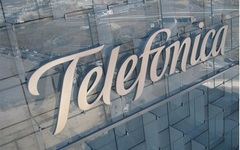 Telefónica aumenta el 7,4% su beneficio y reduce el 9,8% su deuda