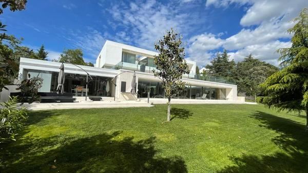 Exclusiva villa en venta en la Urbanización Del Golf, en Las Rozas (Madrid)
