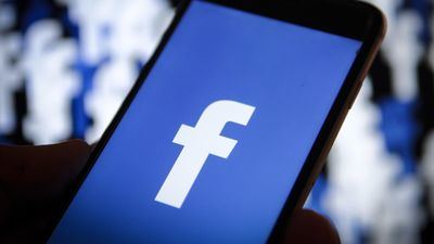 Facebook cumple 15 años entre luces y sombras