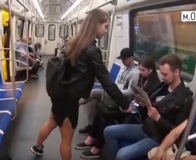 ¿Era propaganda el vídeo de la activista rusa que combate el 'manspreading' con lejía?