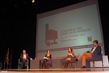 (2) “Los editores tienen que aprender a interactuar con las comunidades de lectores”