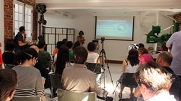 Los periodistas durante la presentación de Linda Summers, directora de producto de Skype, en Madrid. (Foto: Míriam Gimeno)