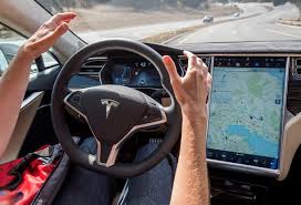 Alemania podría prohibir el sistema de autoconducción de los Tesla